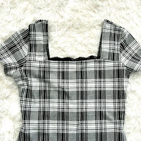Short Sleeve Plaid Dress - Picture 2 of 3
